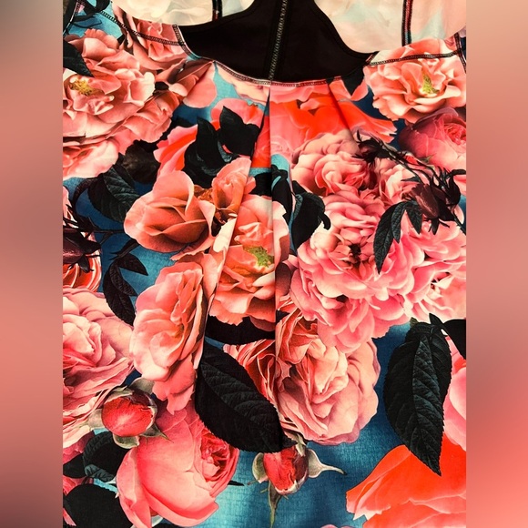 Lululemon Lightened Up Singlet Secret Garden Floral Print, Size 4 - Picture 6 of 10